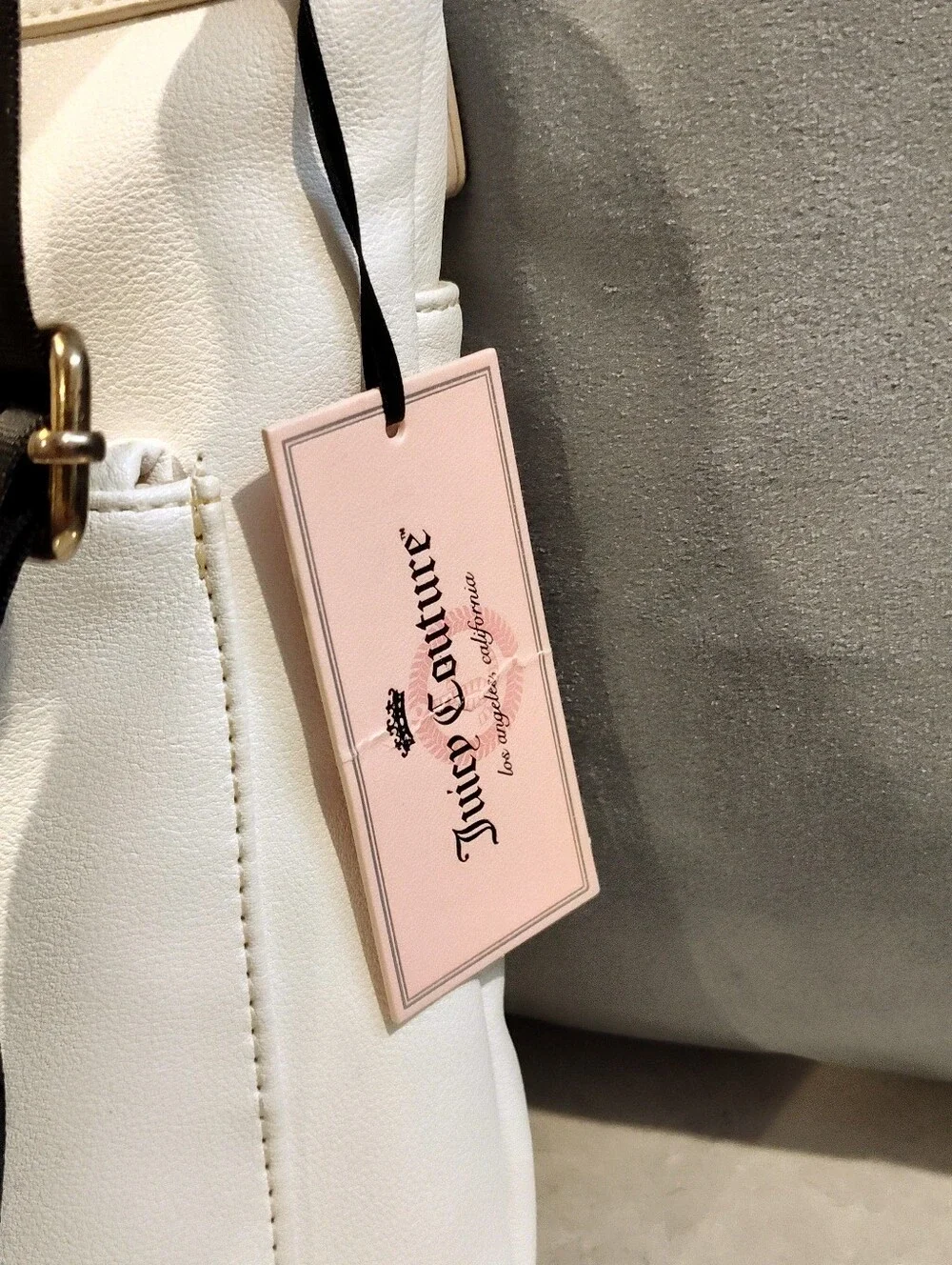 NWT VINTAGE JUICY COUTURE WHITE LEATHER CROSSBODY BAG W/ EMBOSSED BLACK STRAP
